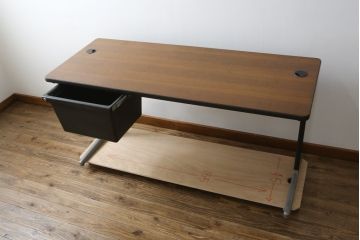 アメリカビンテージ　Hermanmiller(ハーマンミラー社)　アクション・オフィス(Action Office)　ロバート・プロプスト(Robert Propst)　ジョージ・ネルソン(George Nelson)　スタイリッシュなデザインが素敵なワークデスク(机、作業台、在宅用、在宅ワーク用、ヴィンテージ)(R-081202)