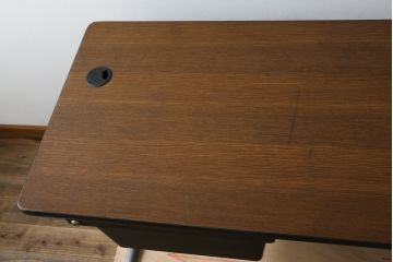 アメリカビンテージ　Hermanmiller(ハーマンミラー社)　アクション・オフィス(Action Office)　ロバート・プロプスト(Robert Propst)　ジョージ・ネルソン(George Nelson)　スタイリッシュなデザインが素敵なワークデスク(机、作業台、在宅用、在宅ワーク用、ヴィンテージ)(R-081202)