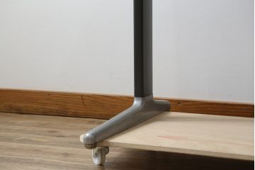 アメリカビンテージ　Hermanmiller(ハーマンミラー社)　アクション・オフィス(Action Office)　ロバート・プロプスト(Robert Propst)　ジョージ・ネルソン(George Nelson)　スタイリッシュなデザインが素敵なワークデスク(机、作業台、在宅用、在宅ワーク用、ヴィンテージ)(R-081202)