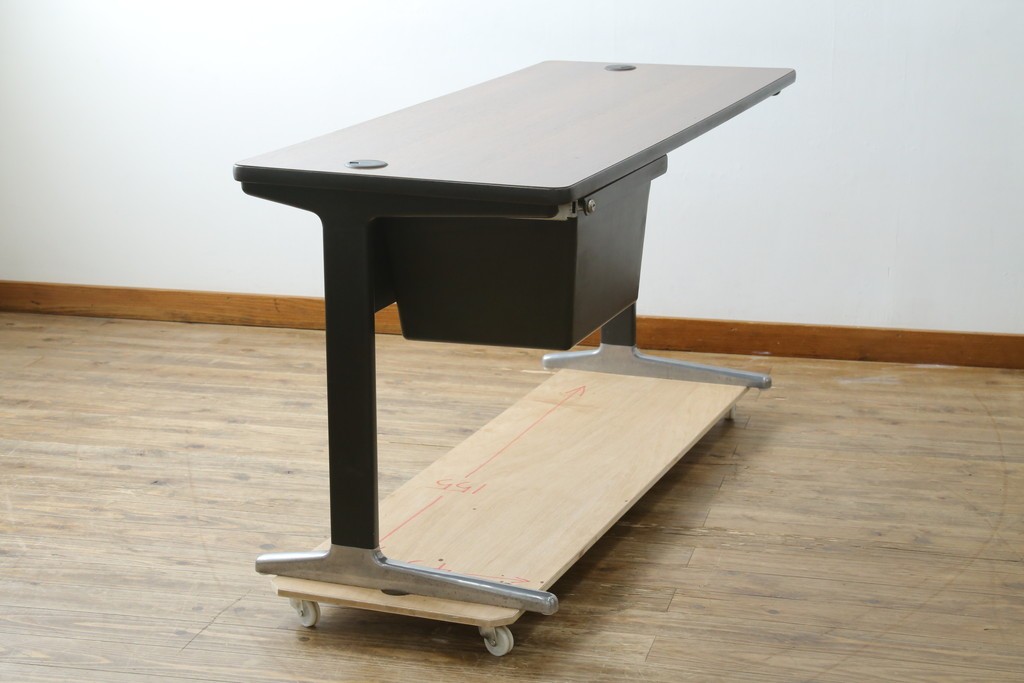 アメリカヴィンテージ　Hermanmiller(ハーマンミラー社)　アクション・オフィス(Action Office)　ロバート・プロプスト(Robert Propst)　ジョージ・ネルソン(George Nelson)　スタイリッシュなデザインが素敵なワークデスク　(R-081202)