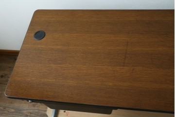 アメリカヴィンテージ　Hermanmiller(ハーマンミラー社)　アクション・オフィス(Action Office)　ロバート・プロプスト(Robert Propst)　ジョージ・ネルソン(George Nelson)　スタイリッシュなデザインが素敵なワークデスク　(R-081202)