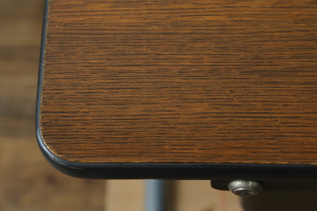 アメリカヴィンテージ　Hermanmiller(ハーマンミラー社)　アクション・オフィス(Action Office)　ロバート・プロプスト(Robert Propst)　ジョージ・ネルソン(George Nelson)　スタイリッシュなデザインが素敵なワークデスク　(R-081202)