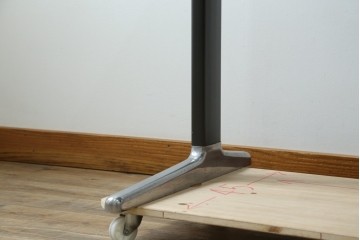アメリカヴィンテージ　Hermanmiller(ハーマンミラー社)　アクション・オフィス(Action Office)　ロバート・プロプスト(Robert Propst)　ジョージ・ネルソン(George Nelson)　スタイリッシュなデザインが素敵なワークデスク　(R-081202)