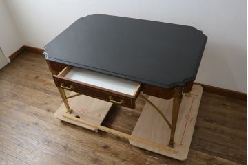 中古　最高級!!　イタリア輸入家具　天板黒御影石　マホガニー材　真鍮(しんちゅう)製　上質さが感じられる凝った造り込みが魅力的なデスク(平机、ワークデスク、在宅用、在宅ワーク用)(定価約120万円)(R-081204)