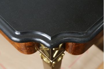中古　最高級!!　イタリア輸入家具　天板黒御影石　マホガニー材　真鍮(しんちゅう)製　上質さが感じられる凝った造り込みが魅力的なデスク(平机、ワークデスク、在宅用、在宅ワーク用)(定価約120万円)(R-081204)