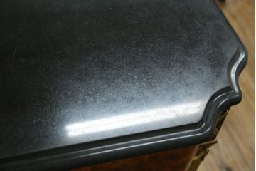 中古　最高級!!　イタリア輸入家具　天板黒御影石　マホガニー材　真鍮(しんちゅう)製　上質さが感じられる凝った造り込みが魅力的なデスク(平机、ワークデスク、在宅用、在宅ワーク用)(定価約120万円)(R-081204)