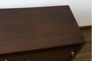 デンマークビンテージ　希少!!　France&Son(フランス&サン)　FINN JUHL(フィン・ユール)デザイン　Diplomat(ディプロマット)シリーズ　特徴的な引手のデザインが目を引くサイドボード(クレデンザ、クリデンザ、収納棚、サイドキャビネット、リビングボード、北欧、ヴィンテージ)(R-081205)
