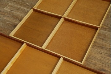 デンマークヴィンテージ　希少!!　France&Son(フランス&サン)　FINN JUHL(フィン・ユール)デザイン　Diplomat(ディプロマット)シリーズ　特徴的な引手のデザインが目を引くサイドボード　(R-081205)