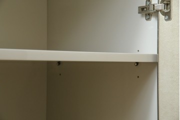 中古　Harrods購入　イギリス高級家具　FRATO(フラト)　DIDOT(ディドー)　フェイクレザー(人口皮革)　幾何学的なデザインが魅力的なサイドボード 定価約120万円　 (R-081206)