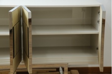 中古　Harrods購入　イギリス高級家具　FRATO(フラト)　DIDOT(ディドー)　フェイクレザー(人口皮革)　幾何学的なデザインが魅力的なサイドボード 定価約120万円　 (R-081206)