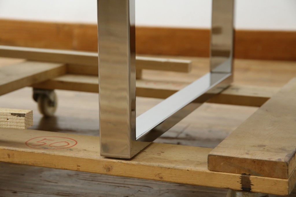 中古　Harrods購入　イギリス高級家具　FRATO(フラト)　DIDOT(ディドー)　フェイクレザー(人口皮革)　幾何学的なデザインが魅力的なサイドボード 定価約120万円　 (R-081206)