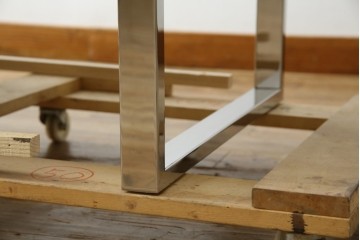 中古　Harrods購入　イギリス高級家具　FRATO(フラト)　DIDOT(ディドー)　フェイクレザー(人口皮革)　幾何学的なデザインが魅力的なサイドボード 定価約120万円　 (R-081206)