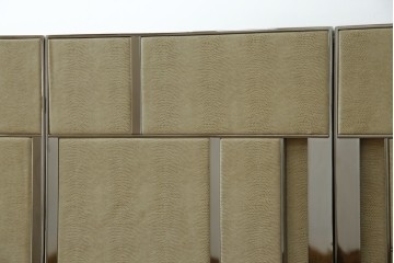 中古　Harrods購入　イギリス高級家具　FRATO(フラト)　DIDOT(ディドー)　フェイクレザー(人口皮革)　幾何学的なデザインが魅力的なサイドボード 定価約120万円　 (R-081206)