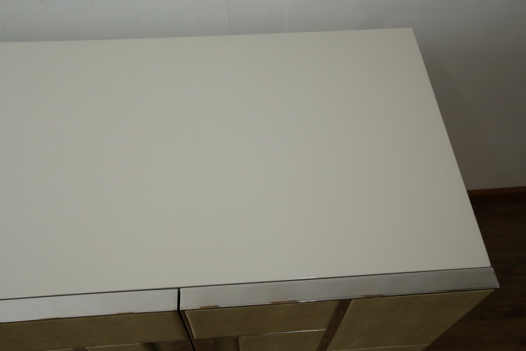 中古　Harrods購入　イギリス高級家具　FRATO(フラト)　DIDOT(ディドー)　フェイクレザー(人口皮革)　幾何学的なデザインが魅力的なサイドボード 定価約120万円　 (R-081206)