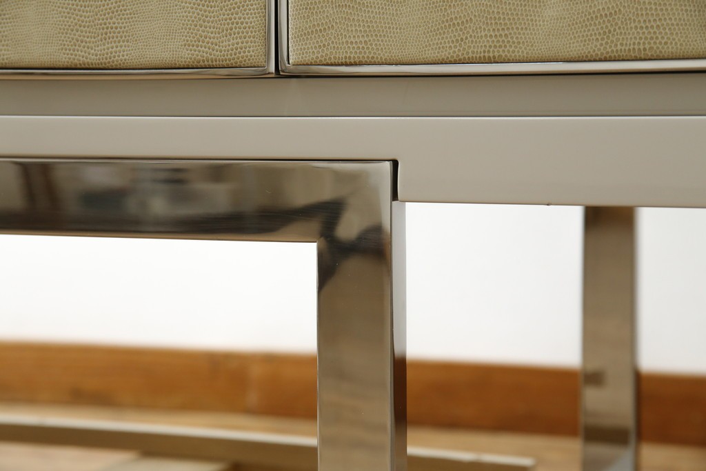 中古　Harrods購入　イギリス高級家具　FRATO(フラト)　DIDOT(ディドー)　フェイクレザー(人口皮革)　幾何学的なデザインが魅力的なサイドボード 定価約120万円　 (R-081206)