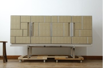 中古　Harrods購入　イギリス高級家具　FRATO(フラト)　DIDOT(ディドー)　フェイクレザー(人口皮革)　幾何学的なデザインが魅力的なサイドボード 定価約120万円　 (R-081206)