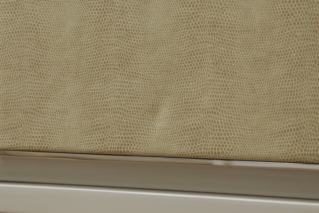 中古　Harrods購入　イギリス高級家具　FRATO(フラト)　DIDOT(ディドー)　フェイクレザー(人口皮革)　幾何学的なデザインが魅力的なサイドボード 定価約120万円　 (R-081206)