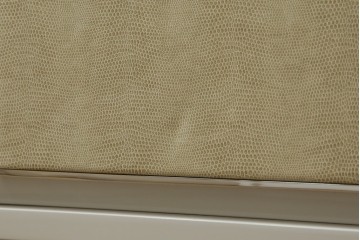 中古　Harrods購入　イギリス高級家具　FRATO(フラト)　DIDOT(ディドー)　フェイクレザー(人口皮革)　幾何学的なデザインが魅力的なサイドボード 定価約120万円　 (R-081206)