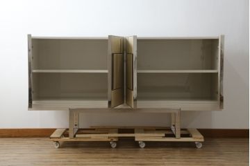 中古　Harrods購入　イギリス高級家具　FRATO(フラト)　DIDOT(ディドー)　フェイクレザー(人口皮革)　幾何学的なデザインが魅力的なサイドボード(サイドキャビネット、収納棚、戸棚、リビングボード)(定価約120万円)(R-081206)