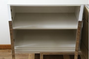 中古　Harrods購入　イギリス高級家具　FRATO(フラト)　DIDOT(ディドー)　フェイクレザー(人口皮革)　幾何学的なデザインが魅力的なサイドボード(サイドキャビネット、収納棚、戸棚、リビングボード)(定価約120万円)(R-081206)