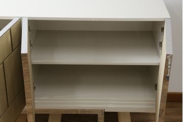 中古　Harrods購入　イギリス高級家具　FRATO(フラト)　DIDOT(ディドー)　フェイクレザー(人口皮革)　幾何学的なデザインが魅力的なサイドボード(サイドキャビネット、収納棚、戸棚、リビングボード)(定価約120万円)(R-081206)