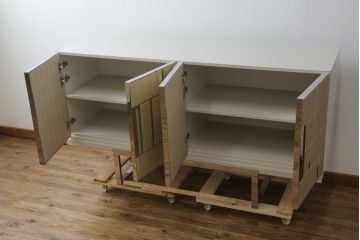 中古　Harrods購入　イギリス高級家具　FRATO(フラト)　DIDOT(ディドー)　フェイクレザー(人口皮革)　幾何学的なデザインが魅力的なサイドボード(サイドキャビネット、収納棚、戸棚、リビングボード)(定価約120万円)(R-081206)