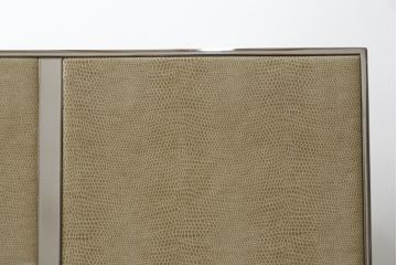 中古　Harrods購入　イギリス高級家具　FRATO(フラト)　DIDOT(ディドー)　フェイクレザー(人口皮革)　幾何学的なデザインが魅力的なサイドボード(サイドキャビネット、収納棚、戸棚、リビングボード)(定価約120万円)(R-081206)