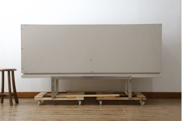 中古　Harrods購入　イギリス高級家具　FRATO(フラト)　DIDOT(ディドー)　フェイクレザー(人口皮革)　幾何学的なデザインが魅力的なサイドボード(サイドキャビネット、収納棚、戸棚、リビングボード)(定価約120万円)(R-081206)