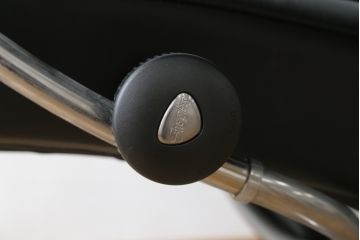 中古　ノルウェー　EKORNES(エコーネス)社　Stressless(ストレスレス) Metro Office(メトロ・オフィス)　本革(レザー)張りのスタイリッシュなストレスレスチェア(リクライニングチェア、回転チェア、事務椅子、事務イス、オフィスチェア、アームチェア、北欧)(定価約31万円)(R-081207)