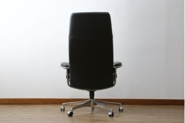 中古　ノルウェー　EKORNES(エコーネス)社　Stressless(ストレスレス) Metro Office(メトロ・オフィス)　本革(レザー)張りのスタイリッシュなストレスレスチェア(リクライニングチェア、回転チェア、事務椅子、事務イス、オフィスチェア、アームチェア、北欧)(定価約31万円)(R-081207)