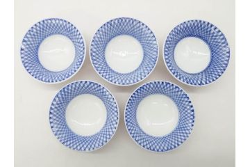 酒井田柿右衛門　肥前国南川原　染錦　二重渦福　丸形　約10cm　3.1寸　匠の技が光る珍味入5客セット(蓋付き器、裏印、小物入れ、香合、蓋物、菓子鉢、茶壷、共箱付き、和食器、陶器、三寸一分)(R-081209)