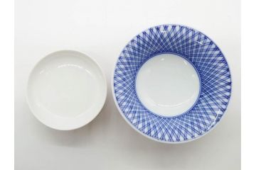 酒井田柿右衛門　肥前国南川原　染錦　二重渦福　丸形　約10cm　3.1寸　匠の技が光る珍味入5客セット(蓋付き器、裏印、小物入れ、香合、蓋物、菓子鉢、茶壷、共箱付き、和食器、陶器、三寸一分)(R-081209)
