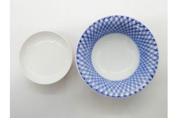 酒井田柿右衛門　肥前国南川原　染錦　二重渦福　丸形　約10cm　3.1寸　匠の技が光る珍味入5客セット(蓋付き器、裏印、小物入れ、香合、蓋物、菓子鉢、茶壷、共箱付き、和食器、陶器、三寸一分)(R-081209)