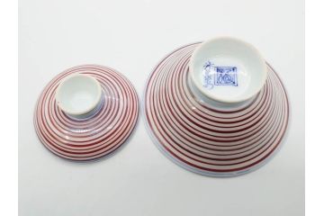 酒井田柿右衛門　肥前国南川原　染錦　二重渦福　丸形　約10cm　3.1寸　匠の技が光る珍味入5客セット(蓋付き器、裏印、小物入れ、香合、蓋物、菓子鉢、茶壷、共箱付き、和食器、陶器、三寸一分)(R-081209)