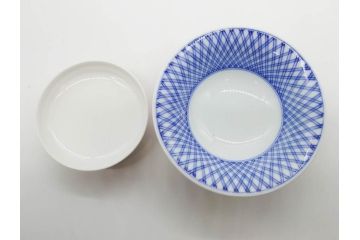 酒井田柿右衛門　肥前国南川原　染錦　二重渦福　丸形　約10cm　3.1寸　匠の技が光る珍味入5客セット(蓋付き器、裏印、小物入れ、香合、蓋物、菓子鉢、茶壷、共箱付き、和食器、陶器、三寸一分)(R-081209)