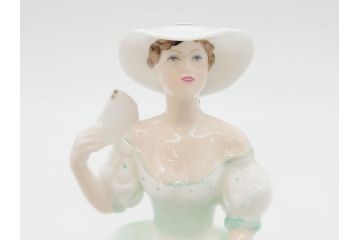 イギリス　COALPORT(コールポート)　淡い彩色が美しいフィギュリン3点セット(Loretta、Carla、Ladies of Fashion Strawberry Fayre、女性、貴婦人、置物、ディスプレイ、英国)(R-081210)