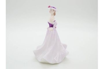イギリス　COALPORT(コールポート)　淡い彩色が美しいフィギュリン3点セット(Loretta、Carla、Ladies of Fashion Strawberry Fayre、女性、貴婦人、置物、ディスプレイ、英国)(R-081210)