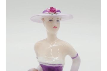 イギリス　COALPORT(コールポート)　淡い彩色が美しいフィギュリン3点セット(Loretta、Carla、Ladies of Fashion Strawberry Fayre、女性、貴婦人、置物、ディスプレイ、英国)(R-081210)
