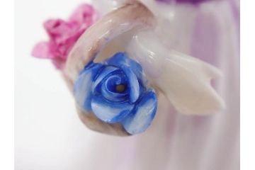 イギリス　COALPORT(コールポート)　淡い彩色が美しいフィギュリン3点セット(Loretta、Carla、Ladies of Fashion Strawberry Fayre、女性、貴婦人、置物、ディスプレイ、英国)(R-081210)