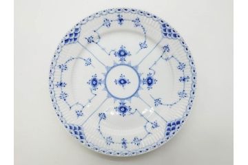 デンマーク　ROYAL COPENHAGEN(ロイヤルコペンハーゲン)　ブルーフルーテッド ハーフレース　(大)約25cm　(小)約19cm　繊細な絵付けが可愛らしいプレート3枚セット(大皿、中皿、洋食器、北欧)(R-081212)