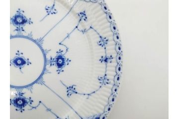デンマーク　ROYAL COPENHAGEN(ロイヤルコペンハーゲン)　ブルーフルーテッド ハーフレース　(大)約25cm　(小)約19cm　繊細な絵付けが可愛らしいプレート3枚セット(大皿、中皿、洋食器、北欧)(R-081212)