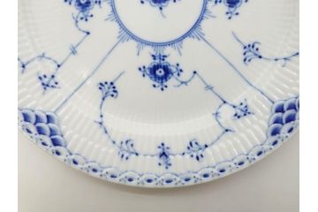 デンマーク　ROYAL COPENHAGEN(ロイヤルコペンハーゲン)　ブルーフルーテッド ハーフレース　(大)約25cm　(小)約19cm　繊細な絵付けが可愛らしいプレート3枚セット(大皿、中皿、洋食器、北欧)(R-081212)
