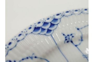 デンマーク　ROYAL COPENHAGEN(ロイヤルコペンハーゲン)　ブルーフルーテッド ハーフレース　(大)約25cm　(小)約19cm　繊細な絵付けが可愛らしいプレート3枚セット(大皿、中皿、洋食器、北欧)(R-081212)