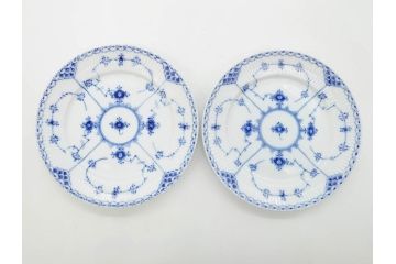 デンマーク　ROYAL COPENHAGEN(ロイヤルコペンハーゲン)　ブルーフルーテッド ハーフレース　(大)約25cm　(小)約19cm　繊細な絵付けが可愛らしいプレート3枚セット(大皿、中皿、洋食器、北欧)(R-081212)