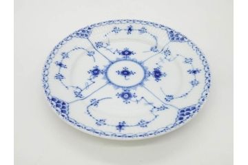 デンマーク　ROYAL COPENHAGEN(ロイヤルコペンハーゲン)　ブルーフルーテッド ハーフレース　(大)約25cm　(小)約19cm　繊細な絵付けが可愛らしいプレート3枚セット(大皿、中皿、洋食器、北欧)(R-081212)