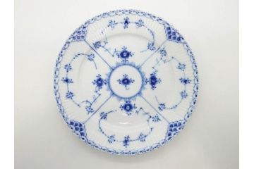 デンマーク　ROYAL COPENHAGEN(ロイヤルコペンハーゲン)　ブルーフルーテッド ハーフレース　(大)約25cm　(小)約19cm　繊細な絵付けが可愛らしいプレート3枚セット(大皿、中皿、洋食器、北欧)(R-081212)