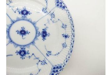 デンマーク　ROYAL COPENHAGEN(ロイヤルコペンハーゲン)　ブルーフルーテッド ハーフレース　(大)約25cm　(小)約19cm　繊細な絵付けが可愛らしいプレート3枚セット(大皿、中皿、洋食器、北欧)(R-081212)