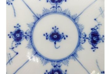 デンマーク　ROYAL COPENHAGEN(ロイヤルコペンハーゲン)　ブルーフルーテッド ハーフレース　(大)約25cm　(小)約19cm　繊細な絵付けが可愛らしいプレート3枚セット(大皿、中皿、洋食器、北欧)(R-081212)