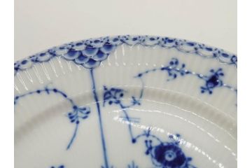 デンマーク　ROYAL COPENHAGEN(ロイヤルコペンハーゲン)　ブルーフルーテッド ハーフレース　(大)約25cm　(小)約19cm　繊細な絵付けが可愛らしいプレート3枚セット(大皿、中皿、洋食器、北欧)(R-081212)