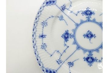 デンマーク　ROYAL COPENHAGEN(ロイヤルコペンハーゲン)　ブルーフルーテッド ハーフレース　(大)約25cm　(小)約19cm　繊細な絵付けが可愛らしいプレート3枚セット(大皿、中皿、洋食器、北欧)(R-081212)